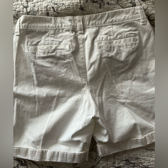 Old Navy white shorts - Picture 2 of 3